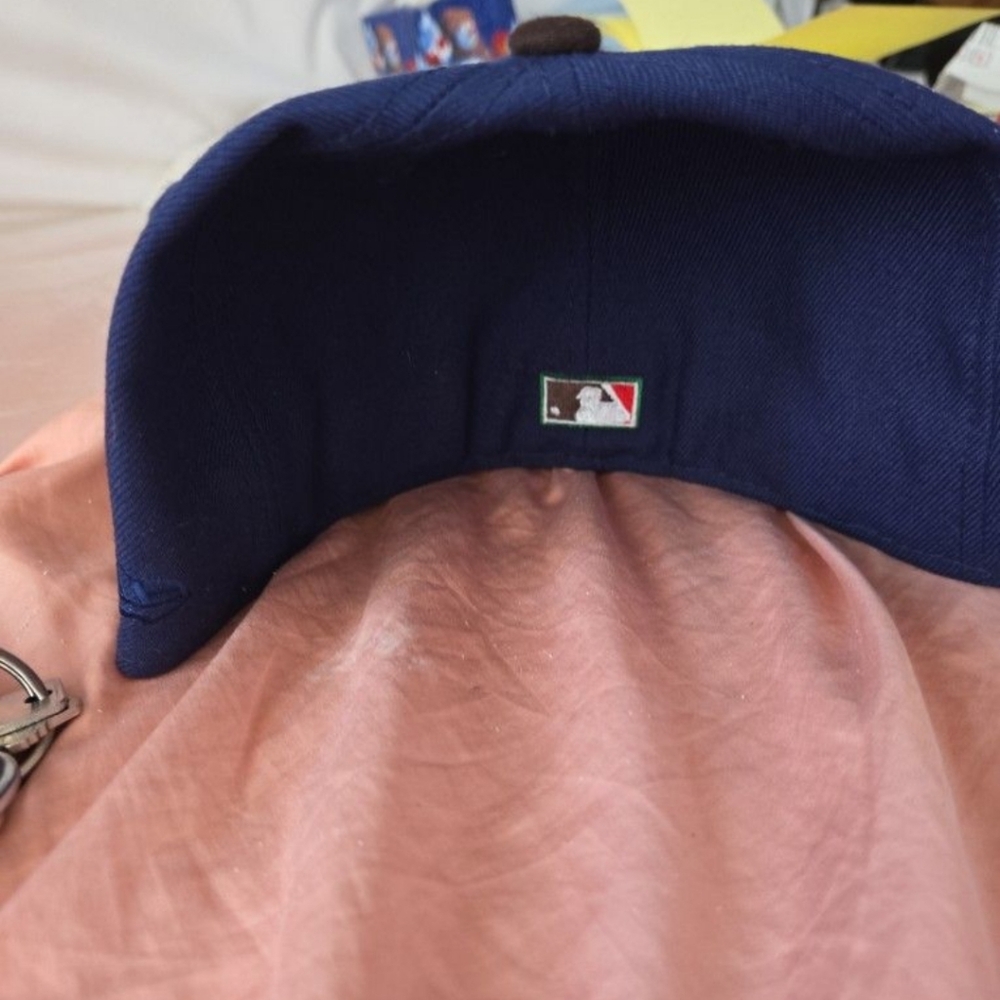 Fitted hat - Picture 3 of 5
